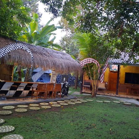 Penginapan Sedap Malam Lovina Beach Extérieur photo