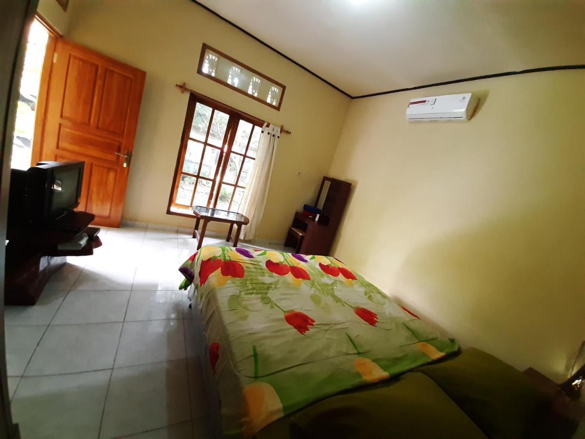 Penginapan Sedap Malam Lovina Beach Extérieur photo