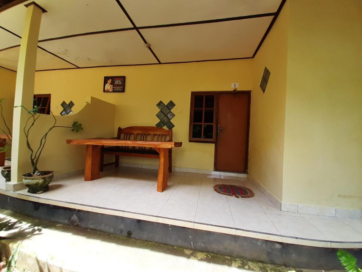 Penginapan Sedap Malam Lovina Beach Extérieur photo